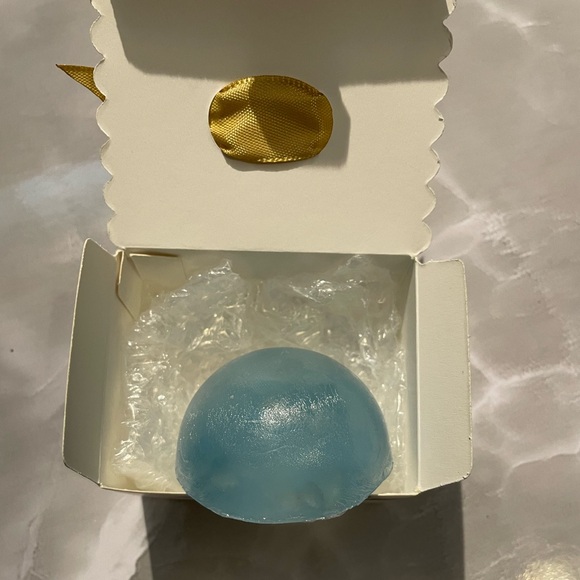 FREE with purchase - Soap - Picture 1 of 2